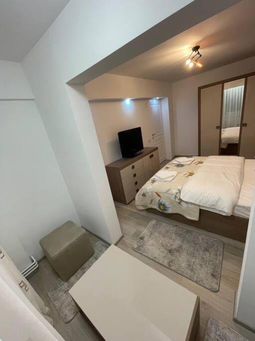 Apartament Regim Hotelier Caransebeş Exterior foto