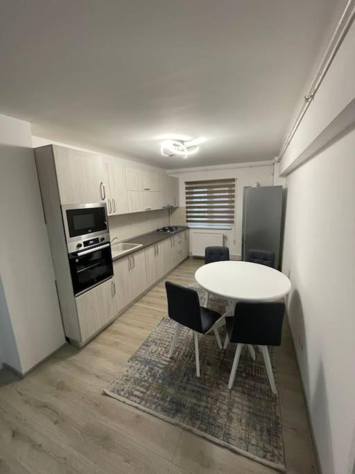 Apartament Regim Hotelier Caransebeş Exterior foto